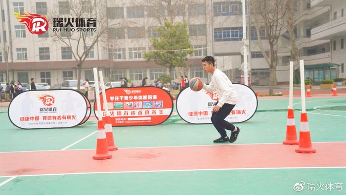 职业篮球教练如何制定有效的赛制训练计划？_2